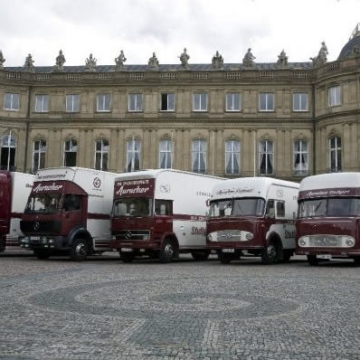 Auracher Umzugswagen aus den 1960er-Jahren vor Schloss Ludwigsburg